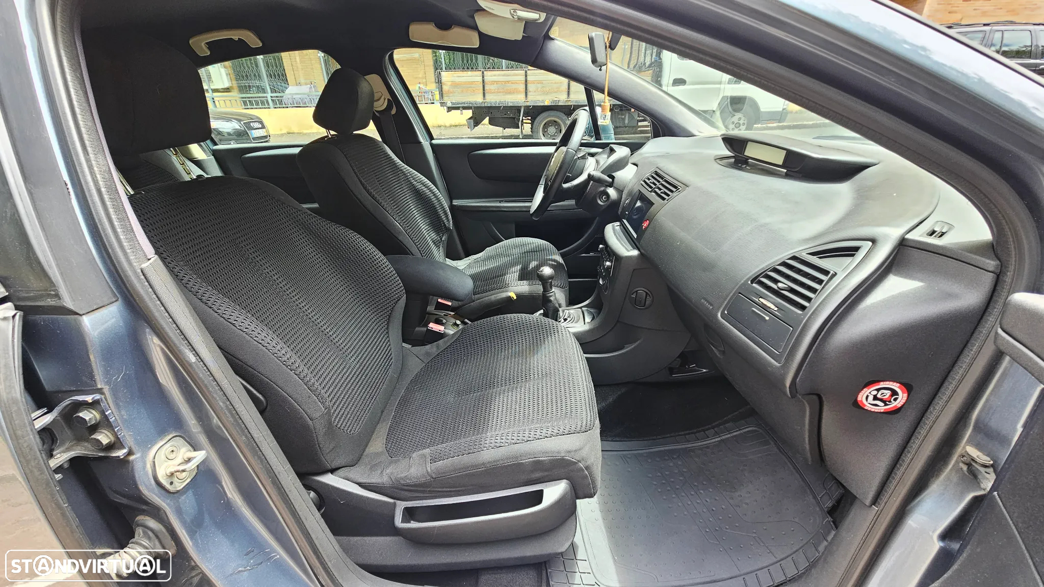 Citroën C4 1.6 HDi 110 Exclusive - 23