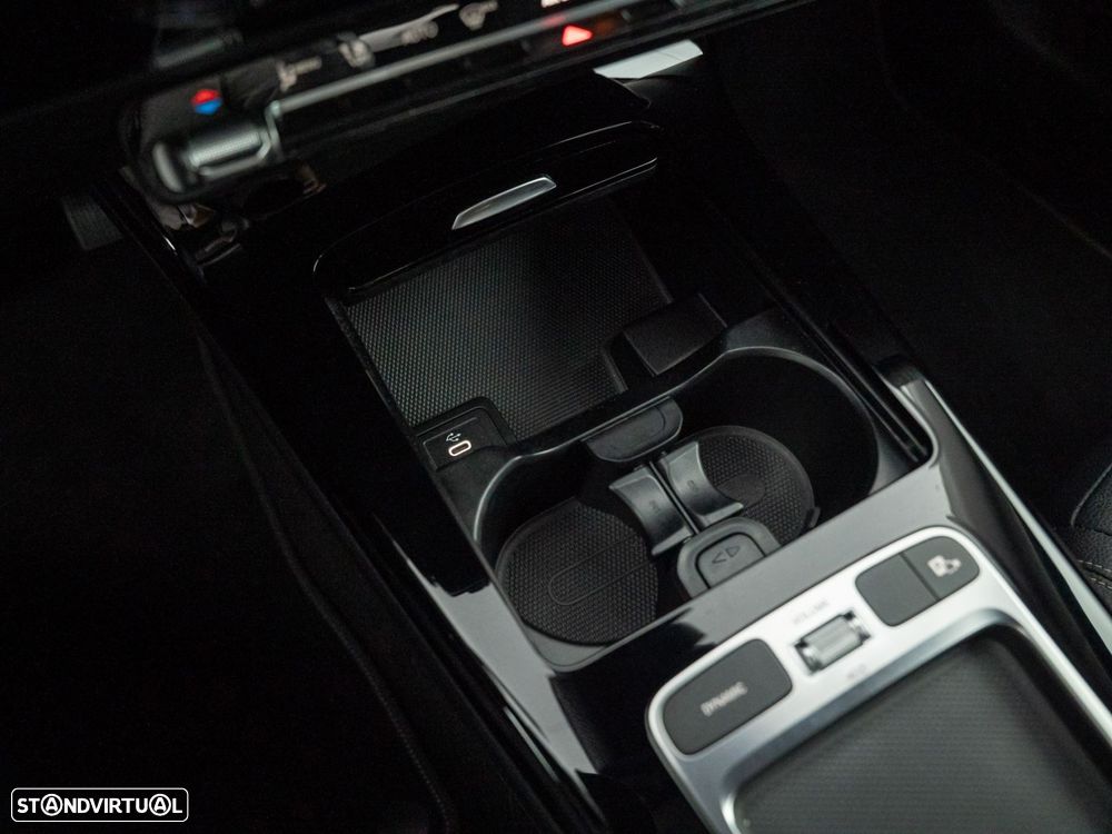 Mercedes-Benz A 250 e - 28
