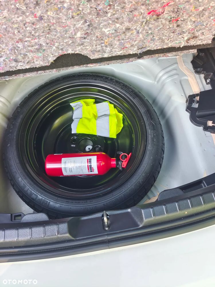 Toyota Yaris 1.5 Premium CVT - 34