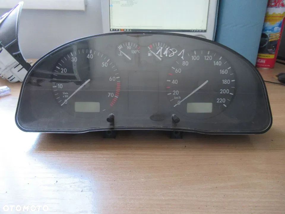LICZNIK ZEGARY VOLKSWAGEN VW PASSAT B5 3B0920806A 09051940090 3B0919861BX 3B0920927A 3B0920826A 3B0920829A 3B0920806A 3B1919860C 3B0919861 3B0920807F - 2