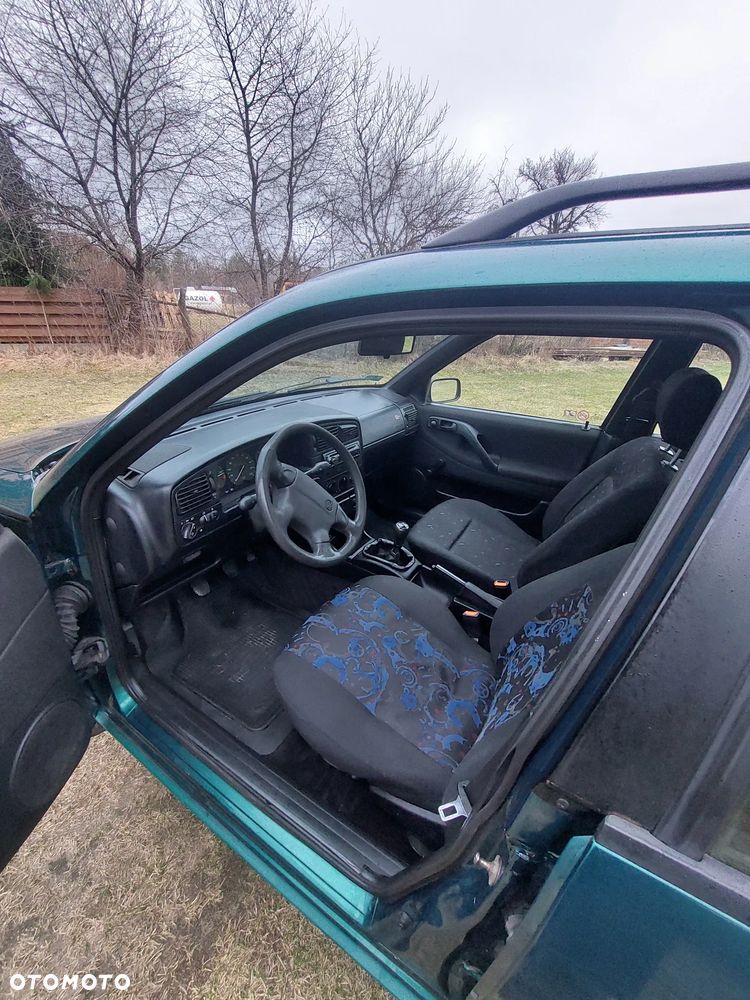 Volkswagen Passat 1.9 TD CL - 13