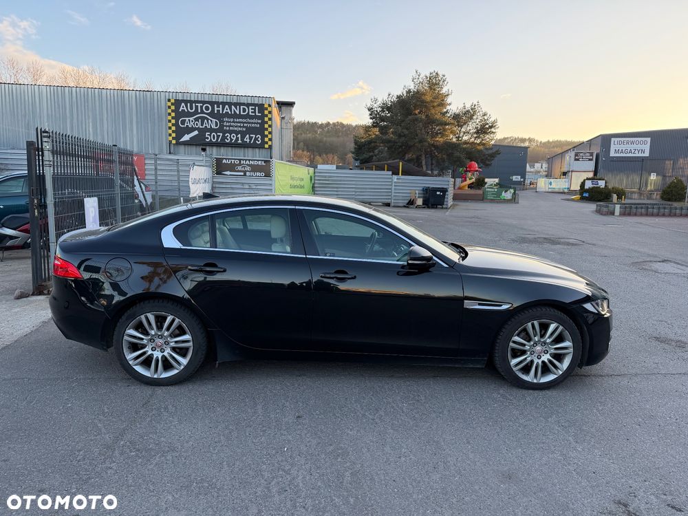 Jaguar XE 2.0 D Prestige - 17
