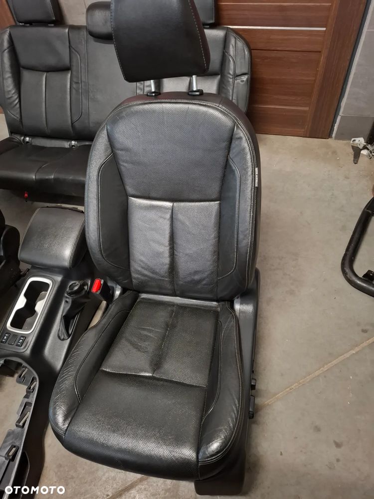 Fotele przód (kierowcy elektryczny) kanapa tył komplet skóra Nissan Navara D23 Rok 2017 podgrzewane podłokietnik tunel - 4