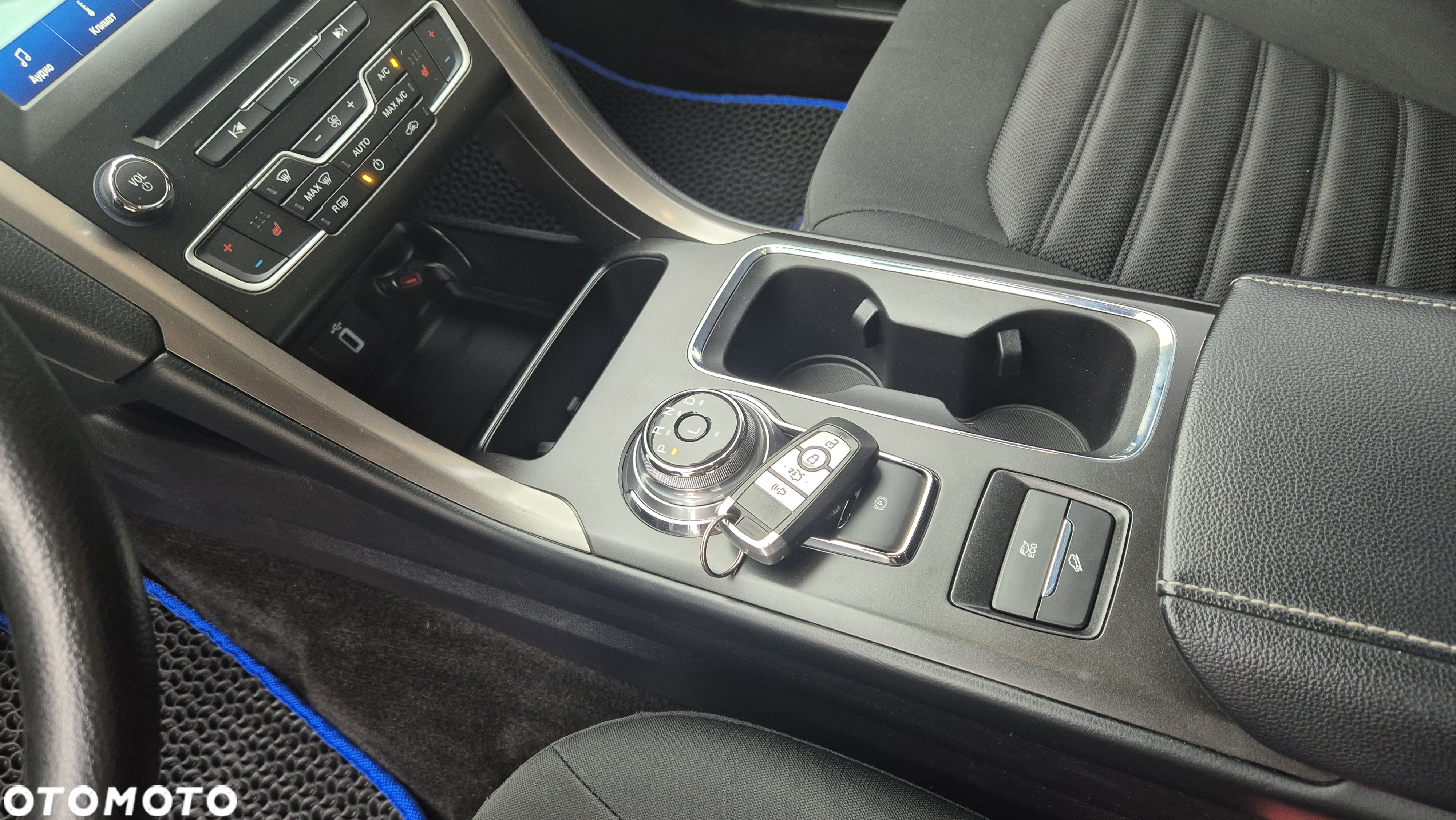 Ford Fusion - 32