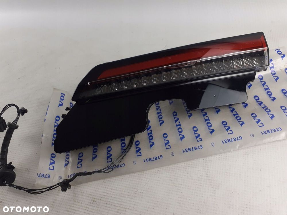 Lampa tylna lewa Volvo C40 w klapę 2021r. EUROPA. - 1