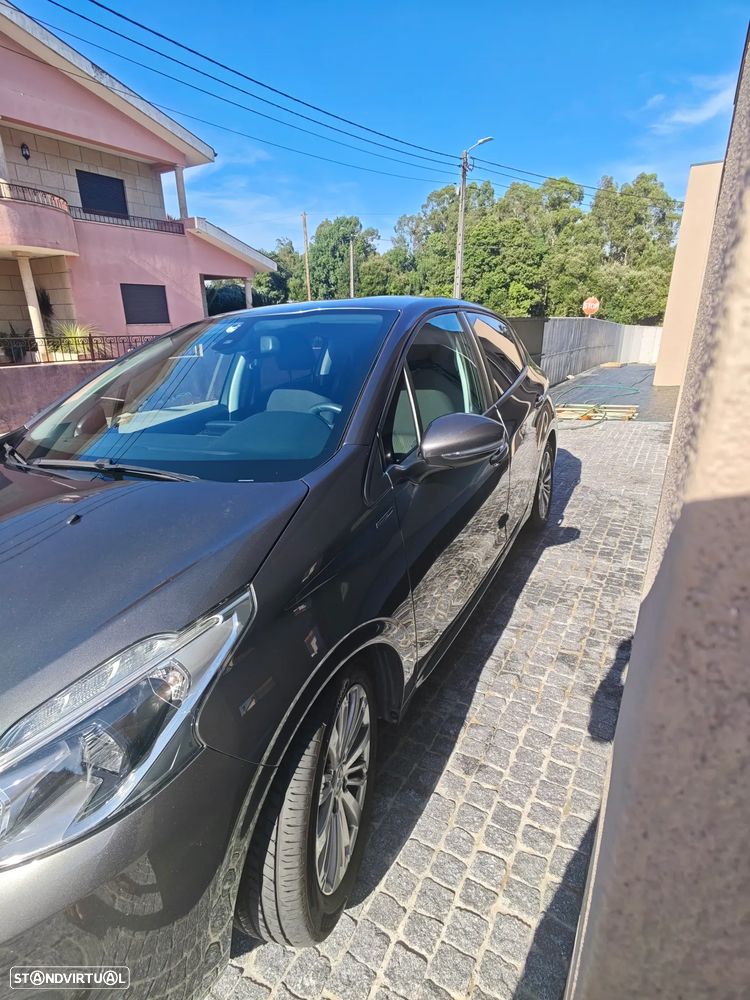 Peugeot 208 1.5 BlueHDi Signature - 4