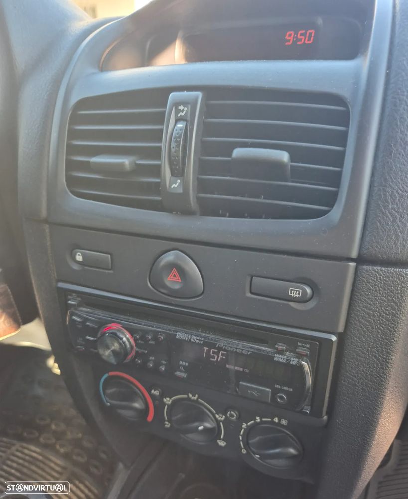 Renault Clio - 11