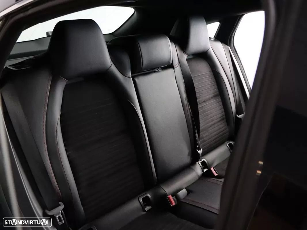 Mercedes-Benz CLA 180 d Shooting Brake AMG Line Aut. - 32