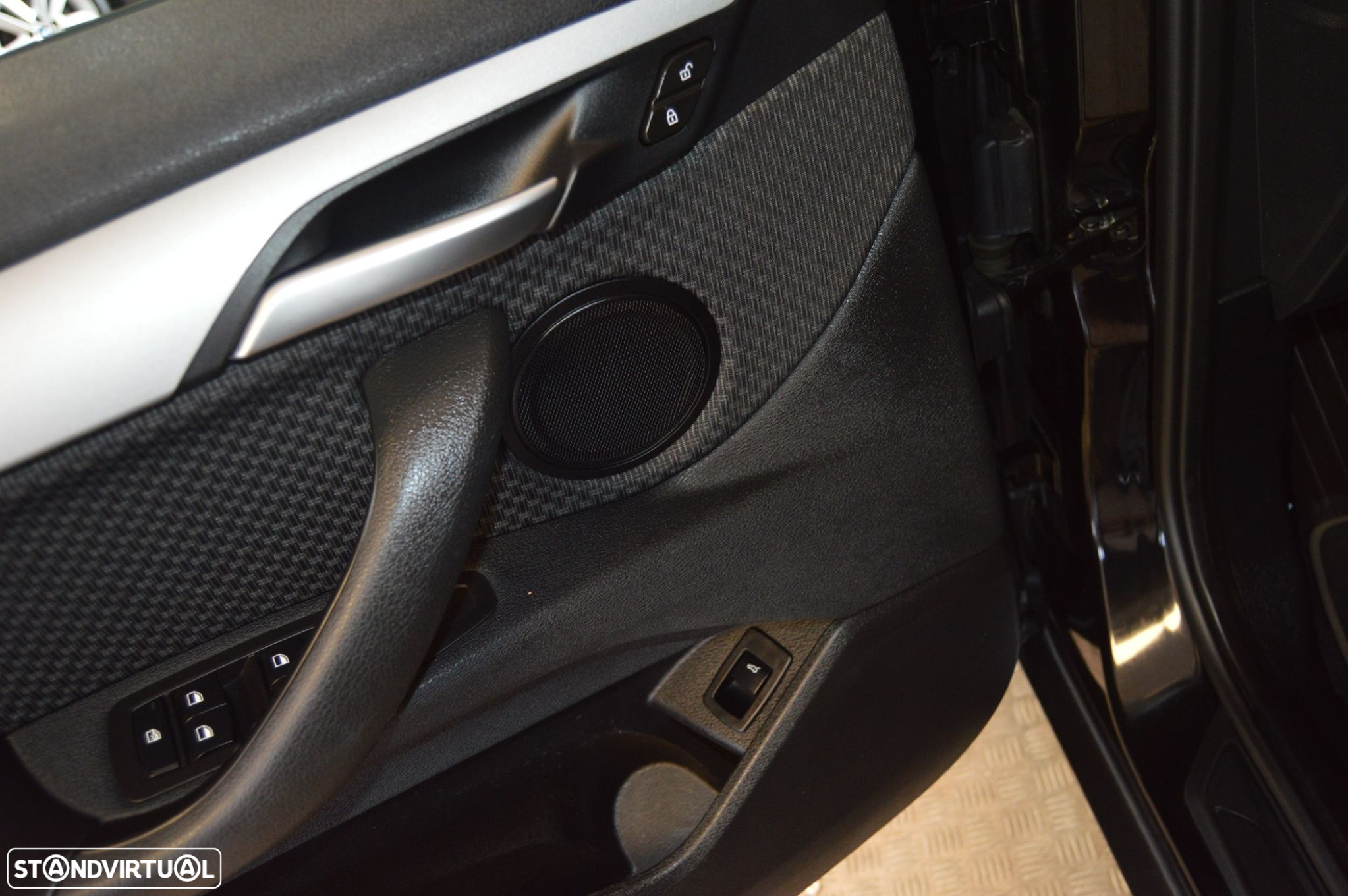 BMW X2 16 d sDrive Advantage - 34