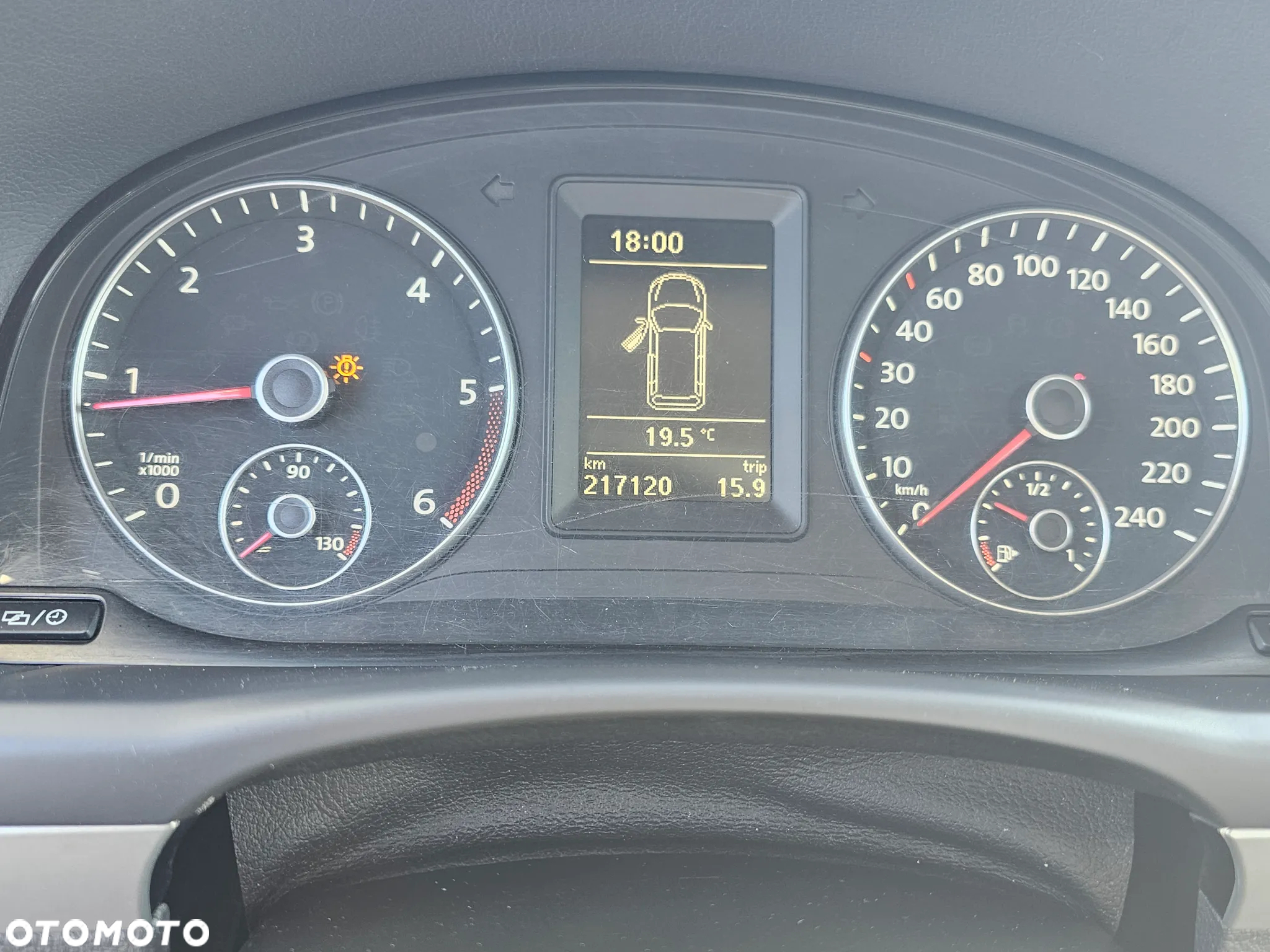 Volkswagen Touran 1.6 TDI DPF BlueMotion Technology Trendline - 18