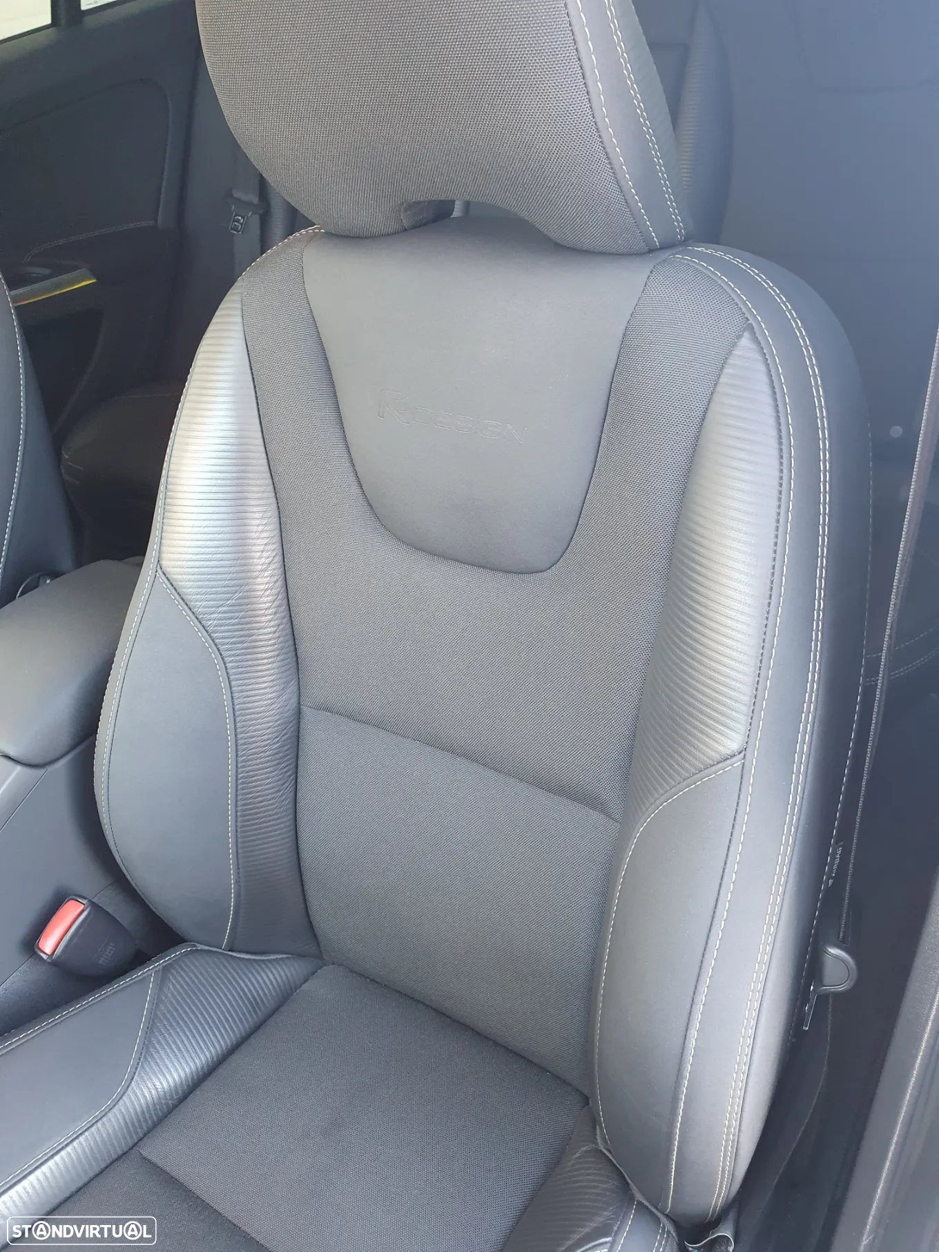 Volvo V60 2.0 D4 R-Design Start/Stop - 11