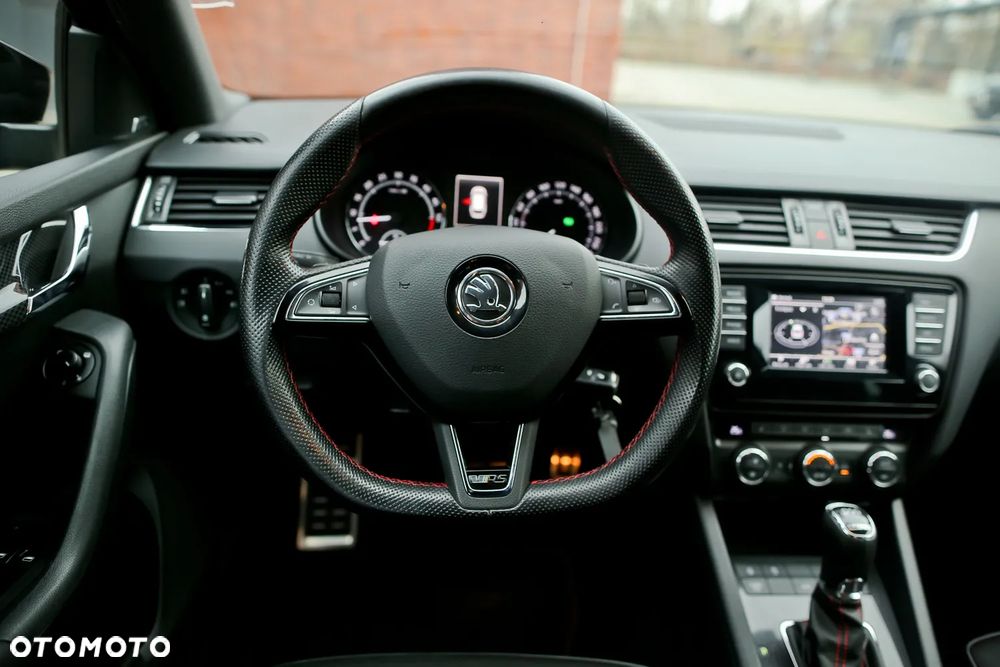 Skoda Octavia 2.0 TDI DSG RS - 23