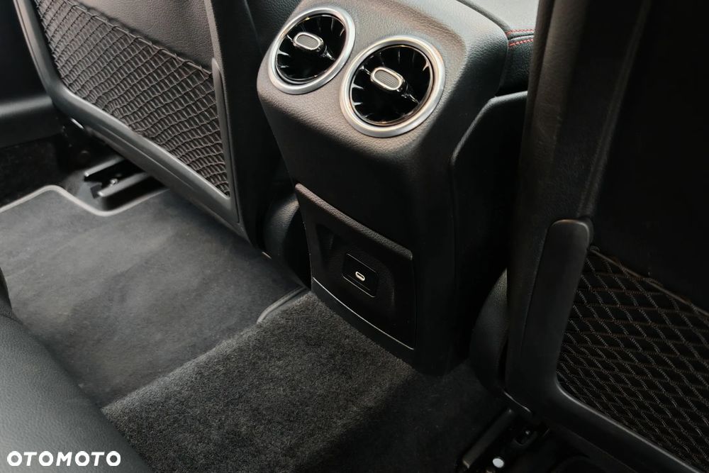 Mercedes-Benz Klasa A 220 4-Matic 7G-DCT - 22