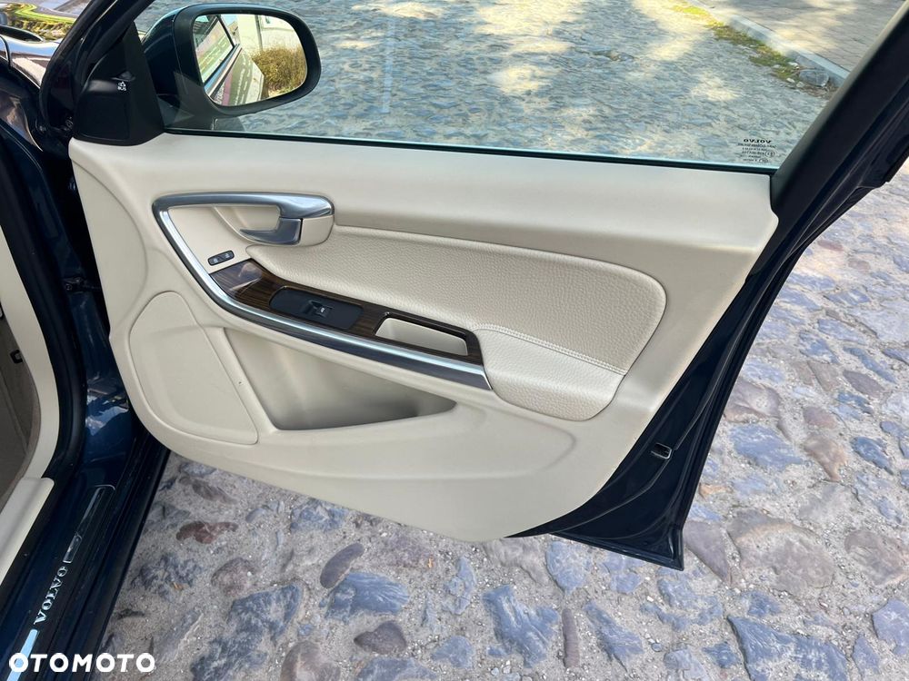 Volvo V60 T4 Summum - 25