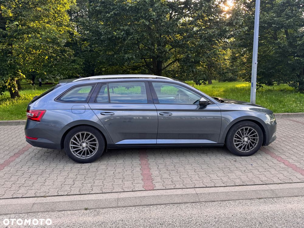 Skoda Superb 2.0 TDI Style - 4
