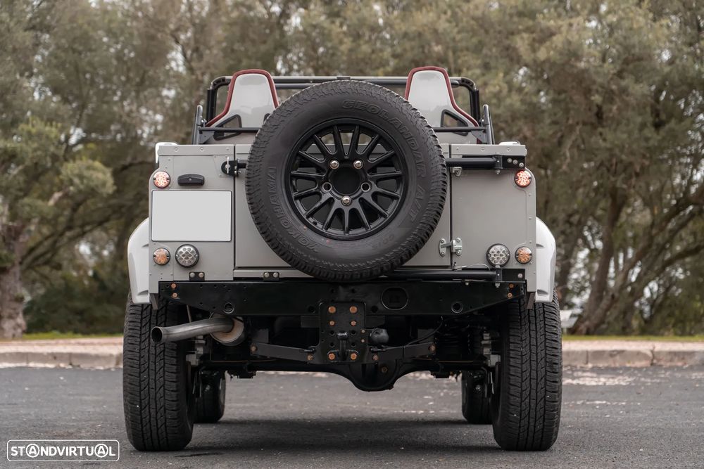 Land Rover Defender - 3