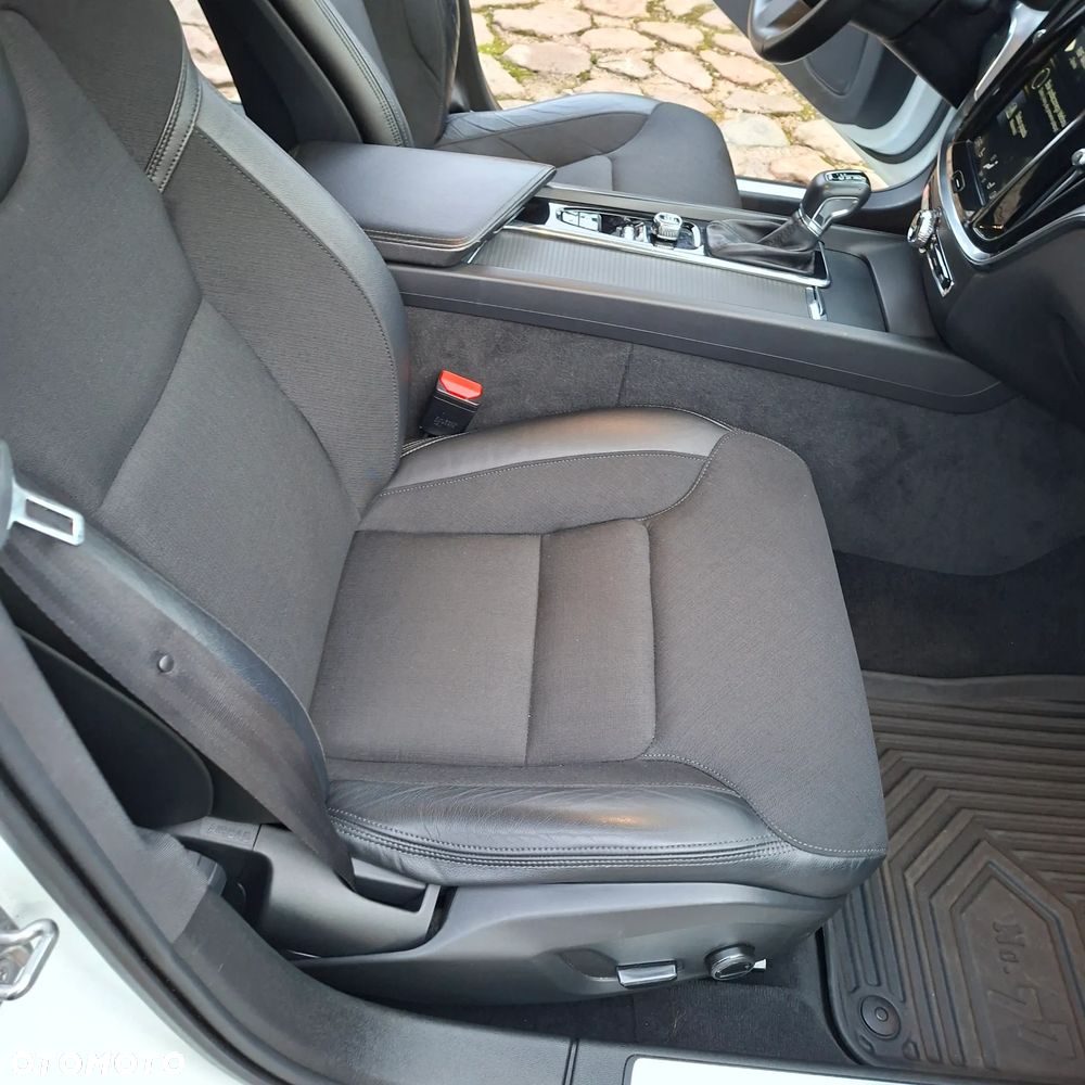 Volvo V60 D4 Geartronic Momentum - 20