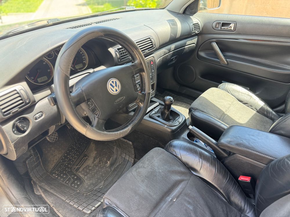 VW Passat Variant 1.9 TDi Highline - 4