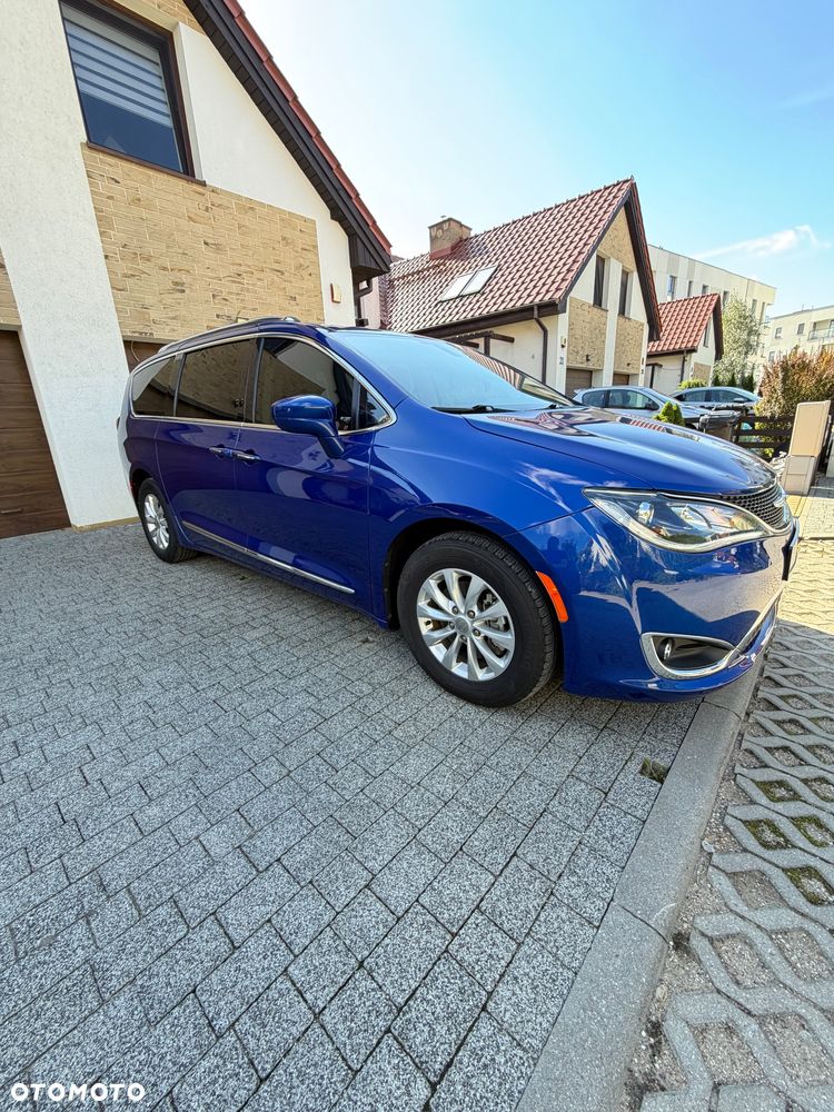 Chrysler Pacifica - 24