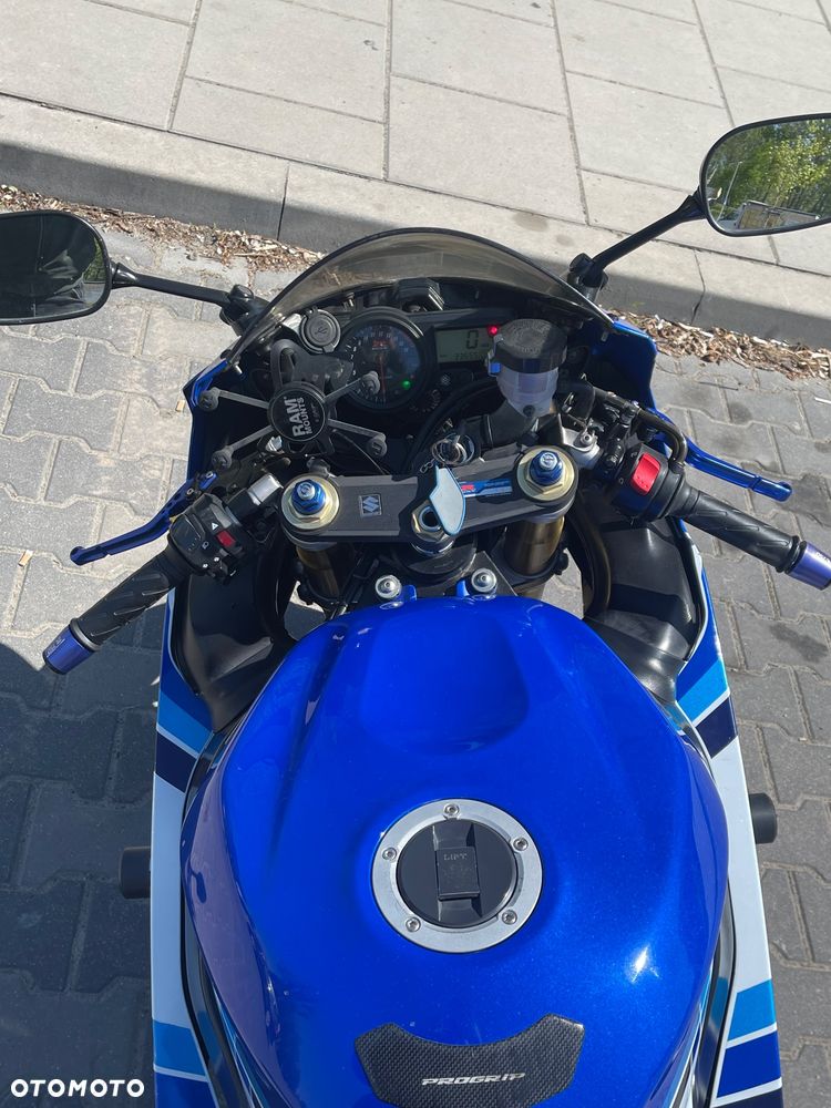 Suzuki GSX-R - 6