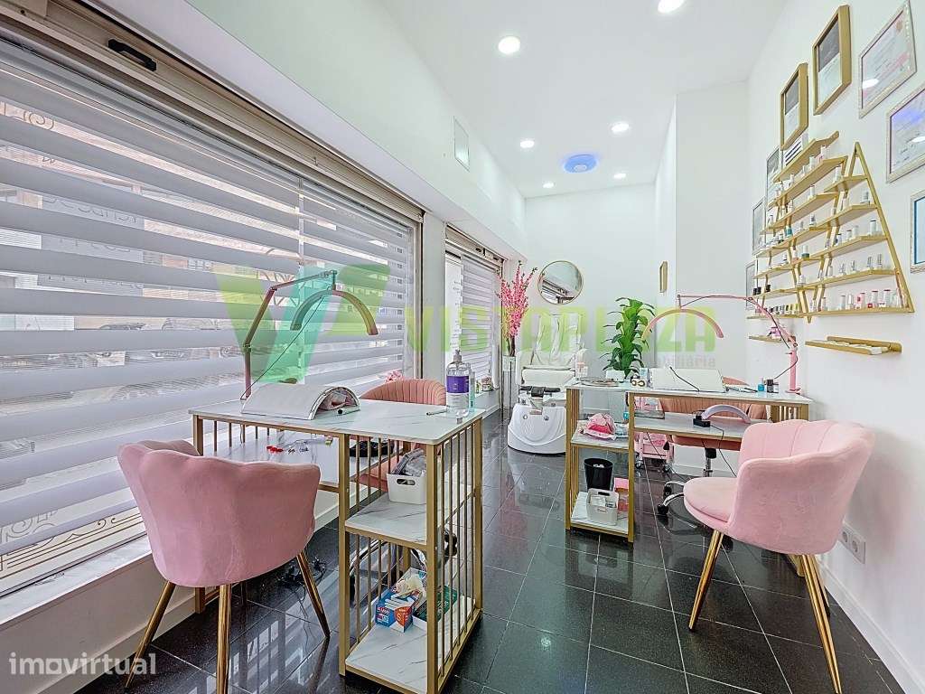 Espaço Comercial Pronto a Funcionar no Centro de Portimão - Grande imagem: 2/18