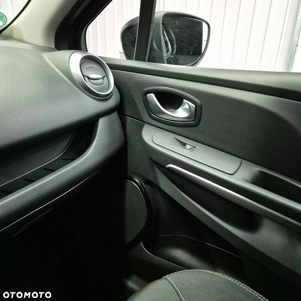 Renault Clio 1.2 16V 75 LIMITED - 27