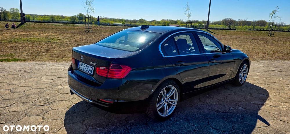 BMW Seria 3 328i Luxury Line - 16