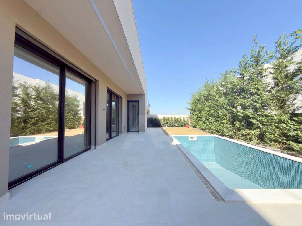 Moradia T4+1 com piscina, jardim e garagem em Cascais - Grande imagem: 3/46