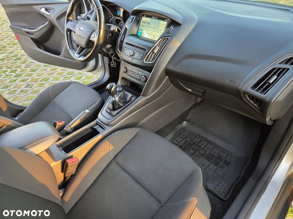 Ford Focus 1.5 TDCi SYNC Edition - 17