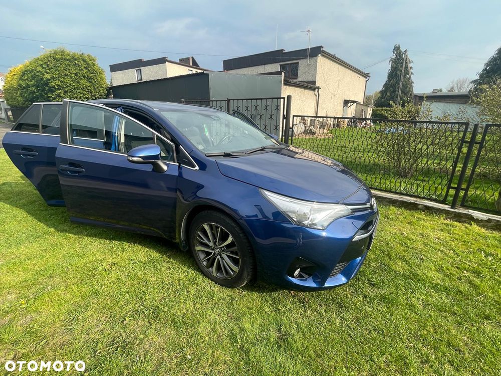 Toyota Avensis 2.0 D-4D Premium - 3