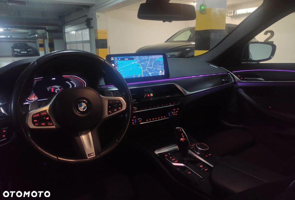BMW Seria 5 520d xDrive M Sport sport - 9