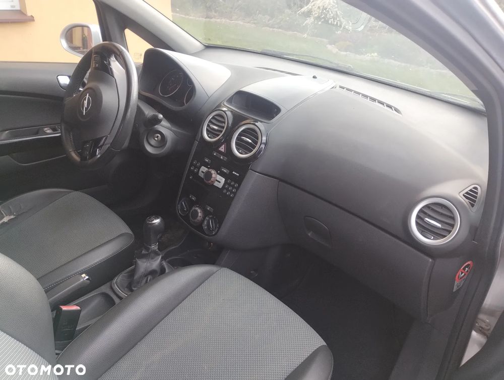 Opel Corsa 1.2 16V Cosmo - 13