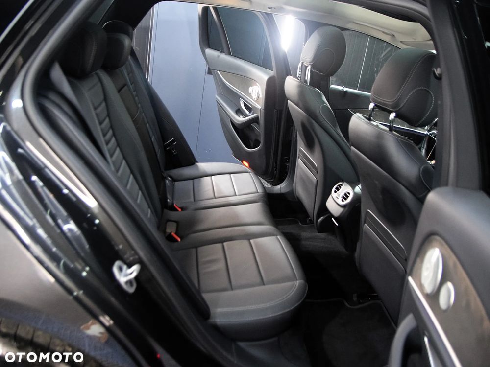 Mercedes-Benz Klasa E 300 de 4Matic 9G-TRONIC - 7