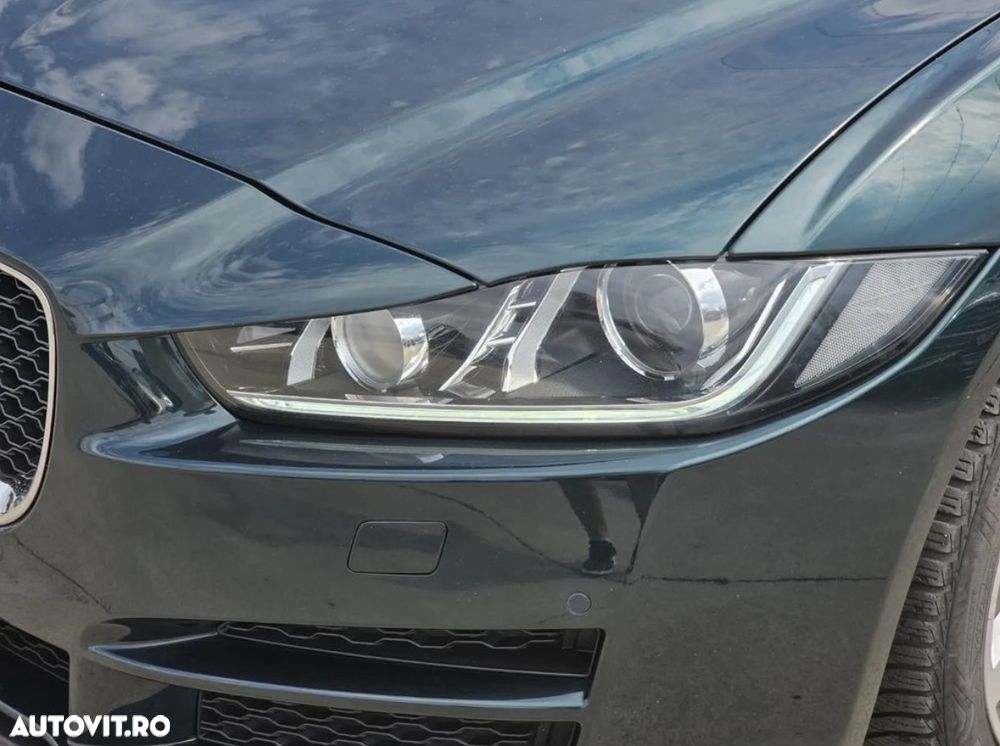 Jaguar XE 2.0 Prestige - 8