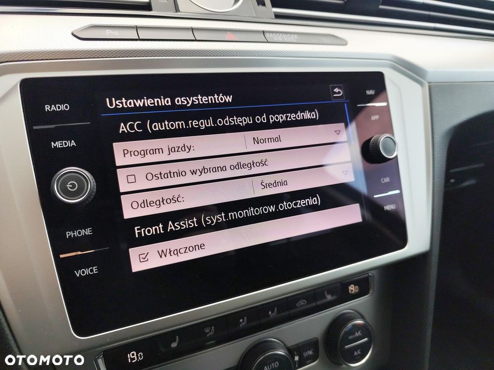 Volkswagen Passat - 26