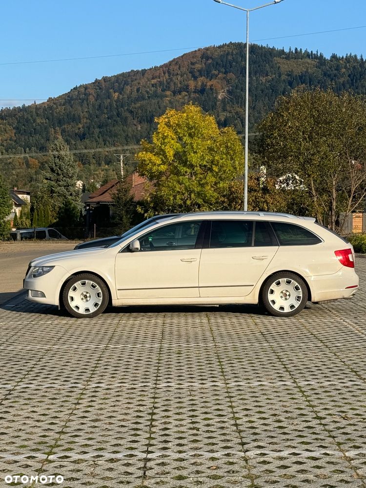 Skoda Superb 2.0 TDI Family DSG - 2