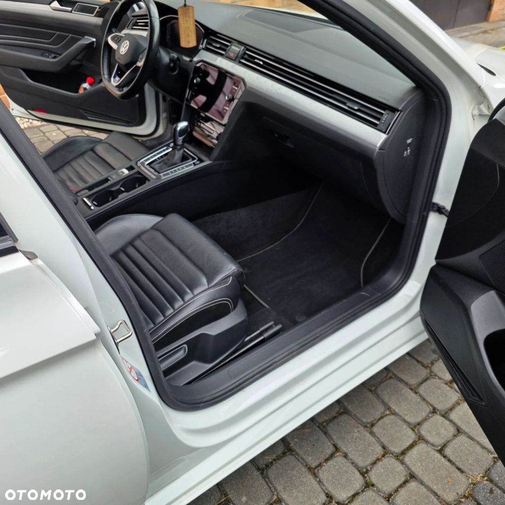 Volkswagen Passat - 16
