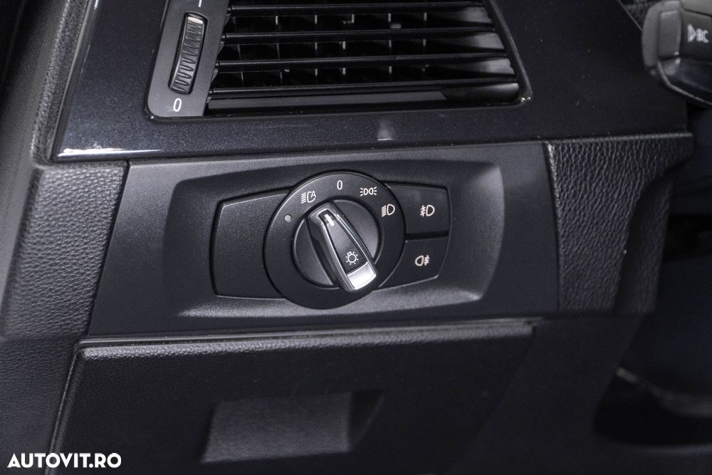 BMW Seria 3 318d DPF Touring Aut. - 9