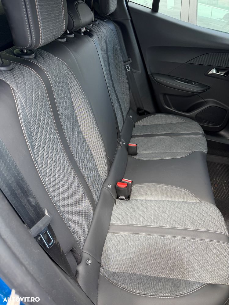Peugeot 2008 1.2 L PureTech STT EAT8 Allure - 18