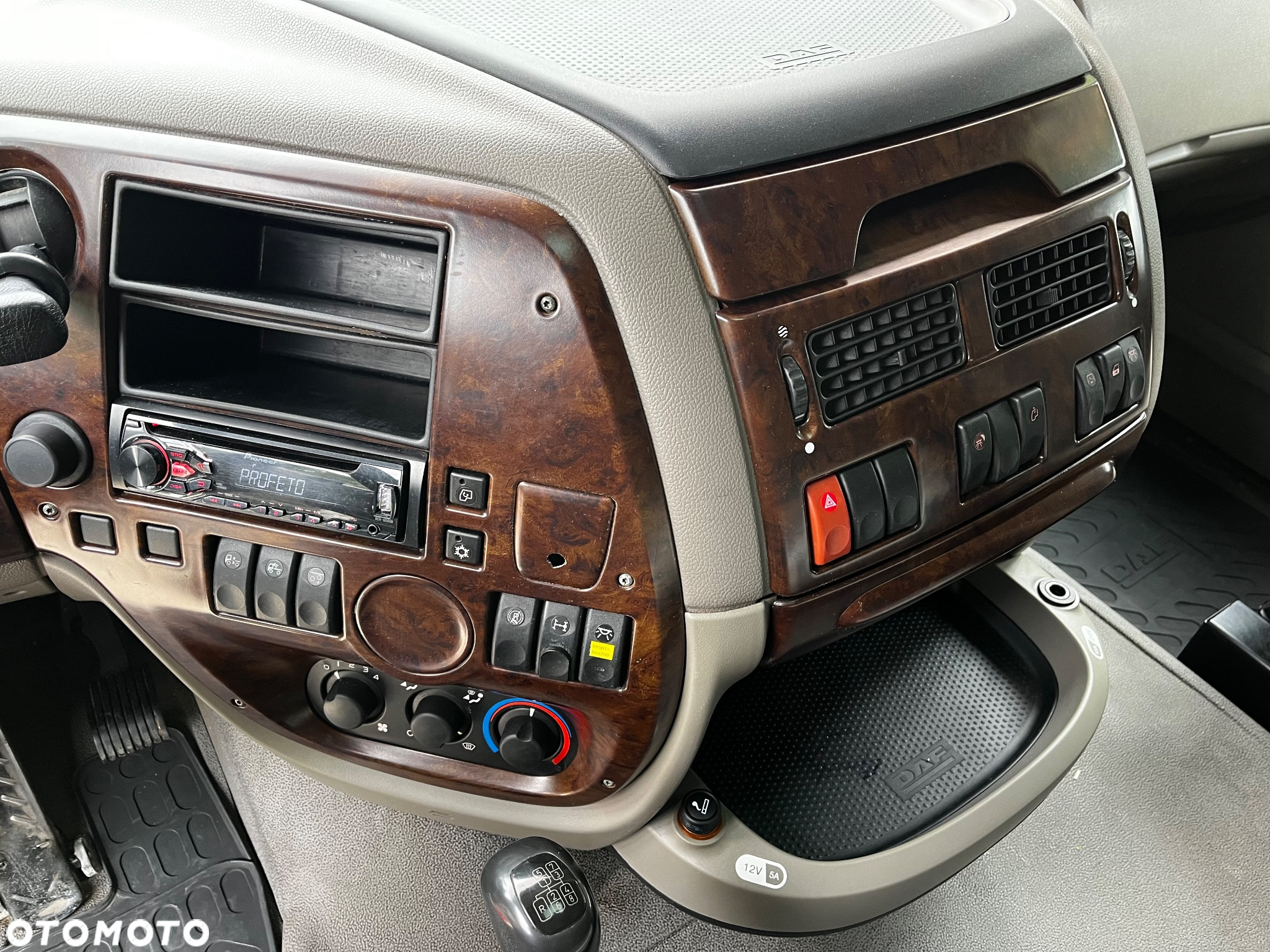 DAF XF 105.460 Euro 5 // Manual // Retarder // Do Żywca / Bydła / Zwierząt / - 36