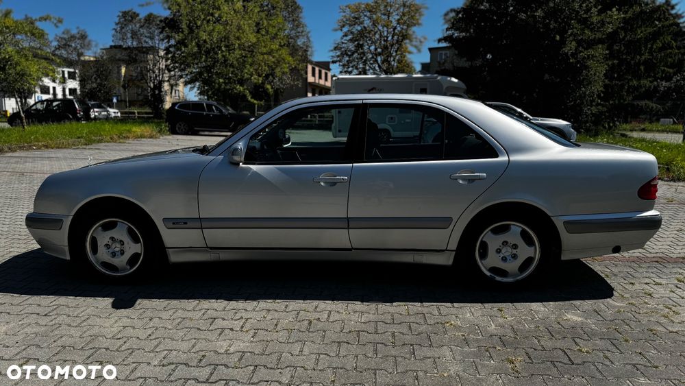 Mercedes-Benz Klasa E 200 Kompressor Classic - 4