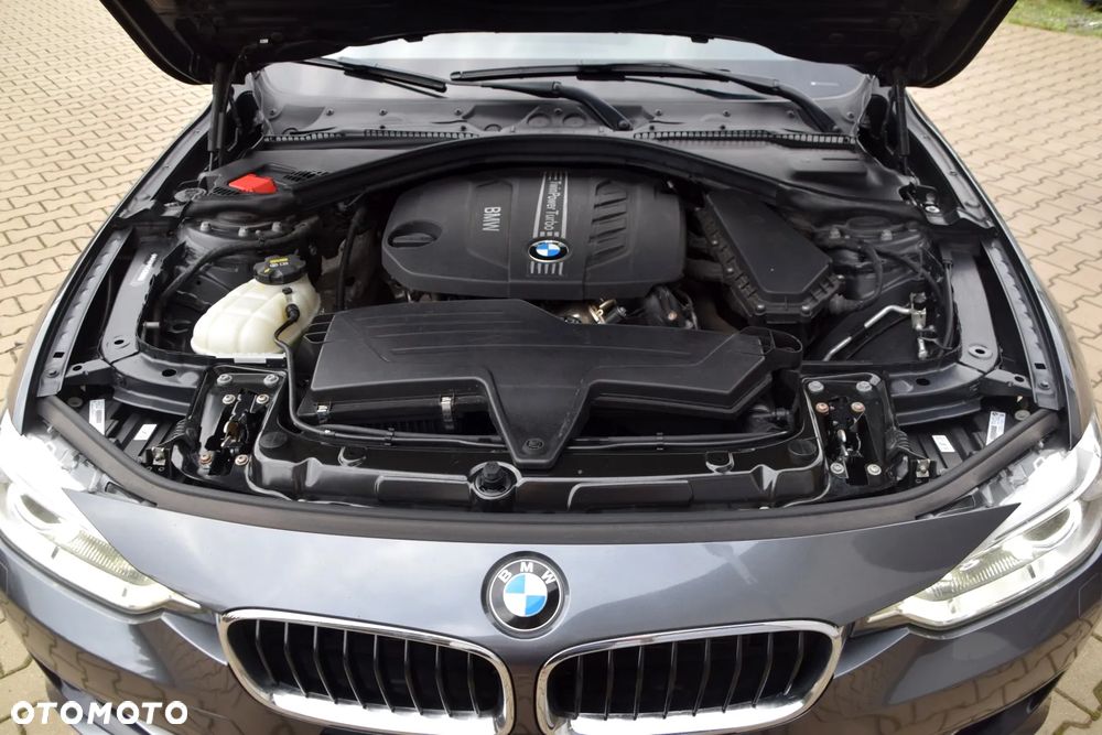 BMW Seria 3 318d Sport Line - 19