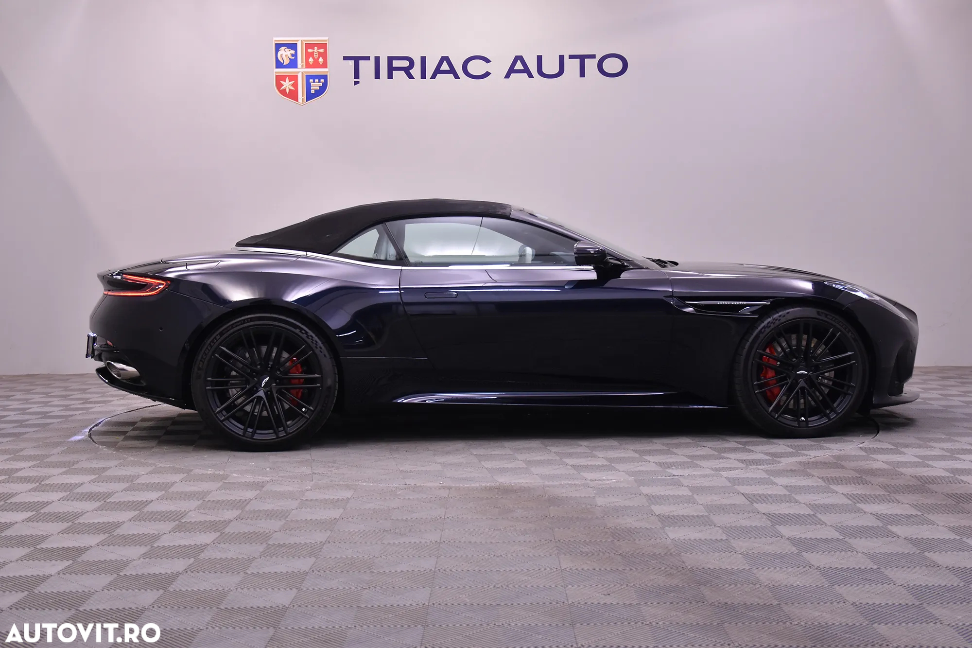Aston Martin DB12 Volante - 7