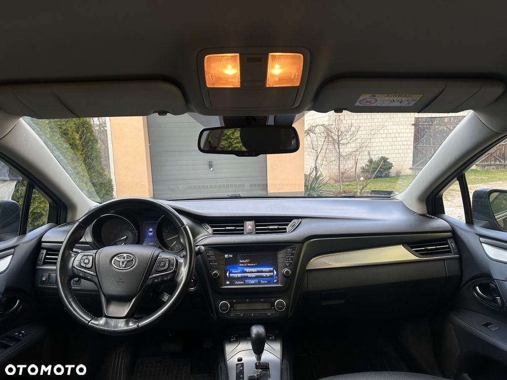 Toyota Avensis 1.8 Premium MS - 10