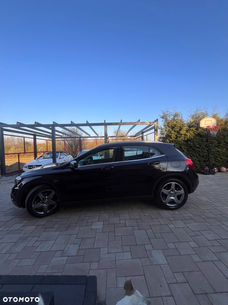 Mercedes-Benz GLA 220 CDI 4Matic 7G-DCT Urban - 4