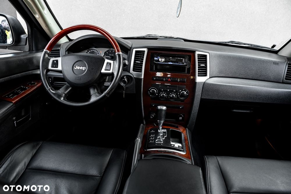 Jeep Grand Cherokee - 27