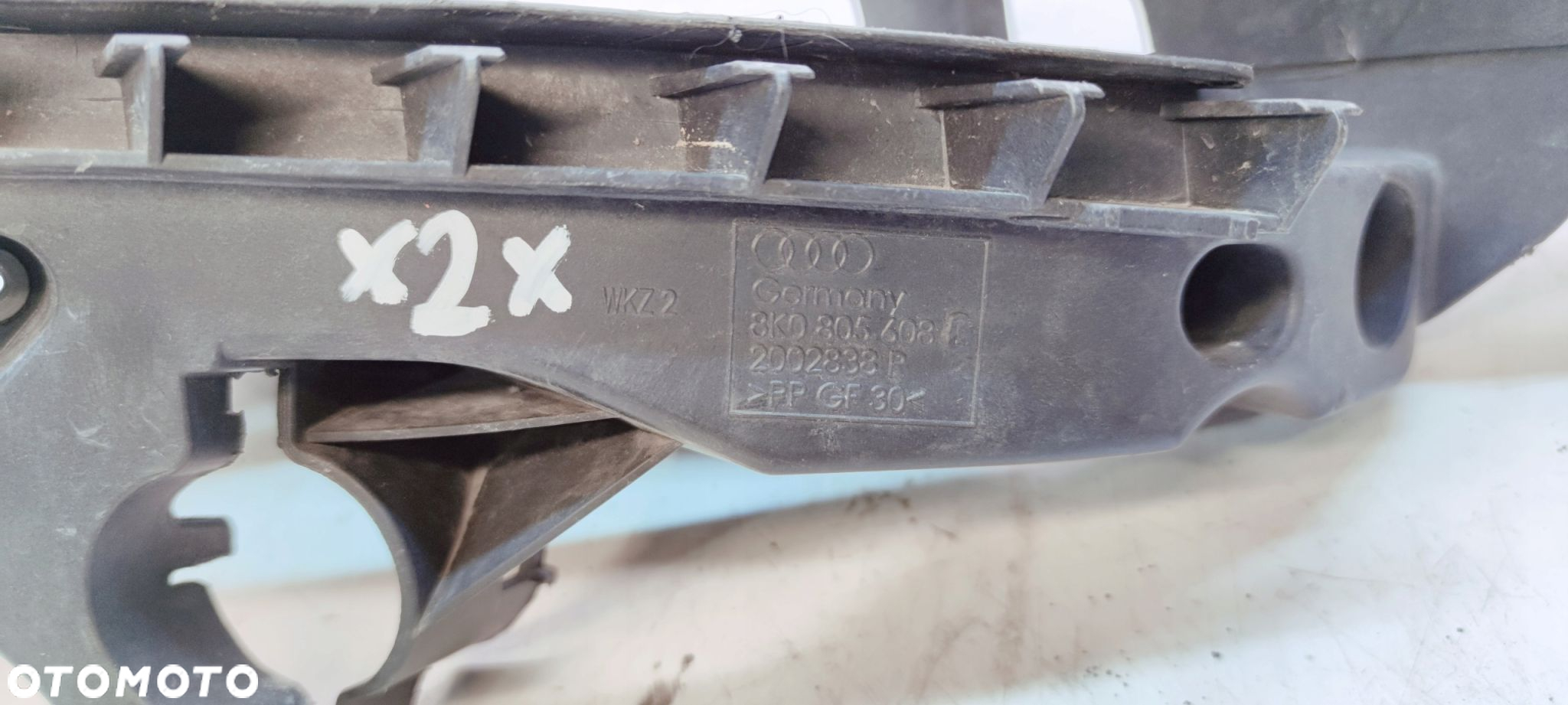 ŚLIZG UCHWYT MOCOWANIE REFLEKTORA PRAWY AUDI A4 B8 8K0805608C *2* - 2