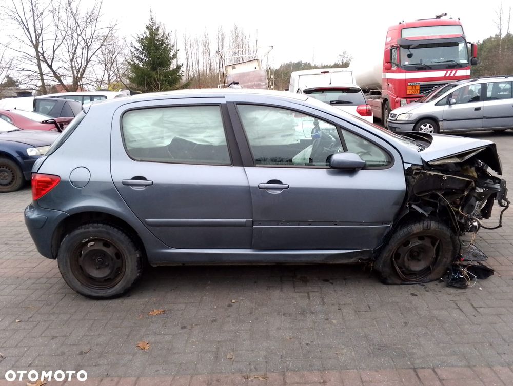 Peugeot 307 (05-09r.) 1.6 HDI 89KM. Silnik DV6TED4B Skrzynia 20DM75 lakier EZW/EZWD. Cały na części. GWARANCJA !!!  Przód Tył Zestaw Komplet Drzwi Klapa Zderzak Błotnik Maska Grill Atrapa Szyba Pas Lampa Lusterko Boczki Fotel Kanapa Kokpit Deska Rozdzielcza Przełącznik Włącznik Sterownik Przewody Wiązka Instalacja Moduł Komputer Czujnik Listwa Pompa Alternator Wtryski Głowica Rozrusznik Kompresor Sprzęgło Dwumas Silnik Skrzynia ABS Klimatyzacji Paliwa Wspomagania Kolektor Turbina Przepustnica Zawór Chłodnica Koło Hak Belka Sanki Zawieszenie Mcpherson Półoś Amortyzator Wydech Tłumik Zacisk Most - 6