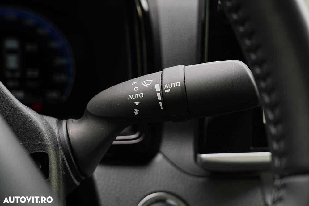 Toyota Camry 2.5 Hybrid Exclusive - 39
