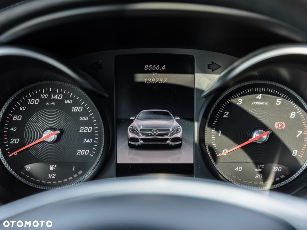 Mercedes-Benz Klasa C 300 9G-TRONIC - 17